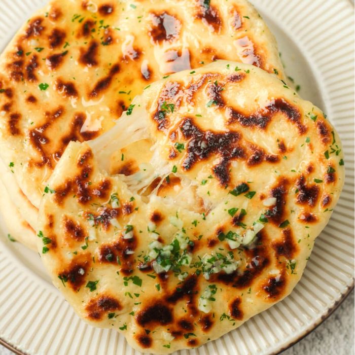Cheese And Garlic Naan