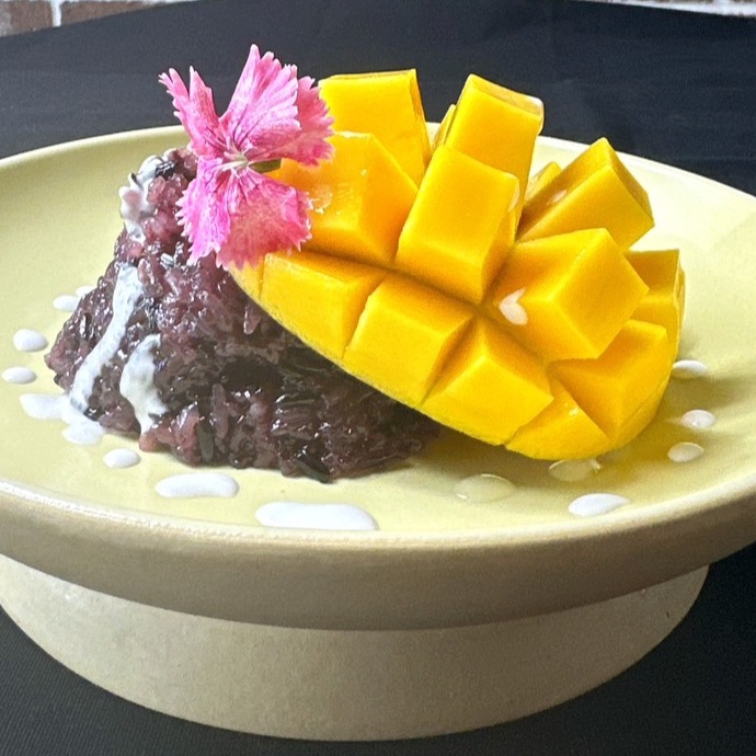 Black Sticky Rice With Mango
