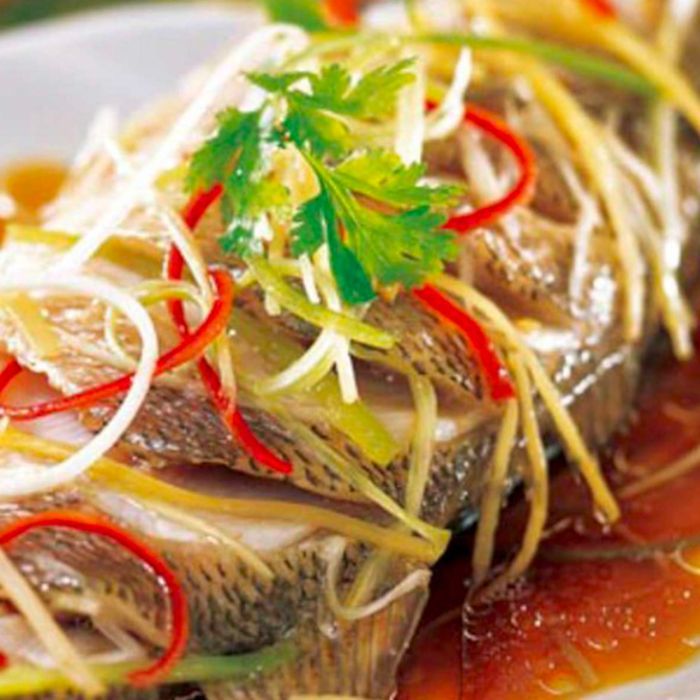 清蒸鲈鱼 Steamed Sea Bass In Soy Sauce With Ginger & Spring Onion  ⭐