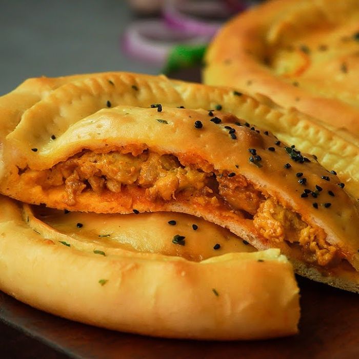 Chicken & Cheese Naan 