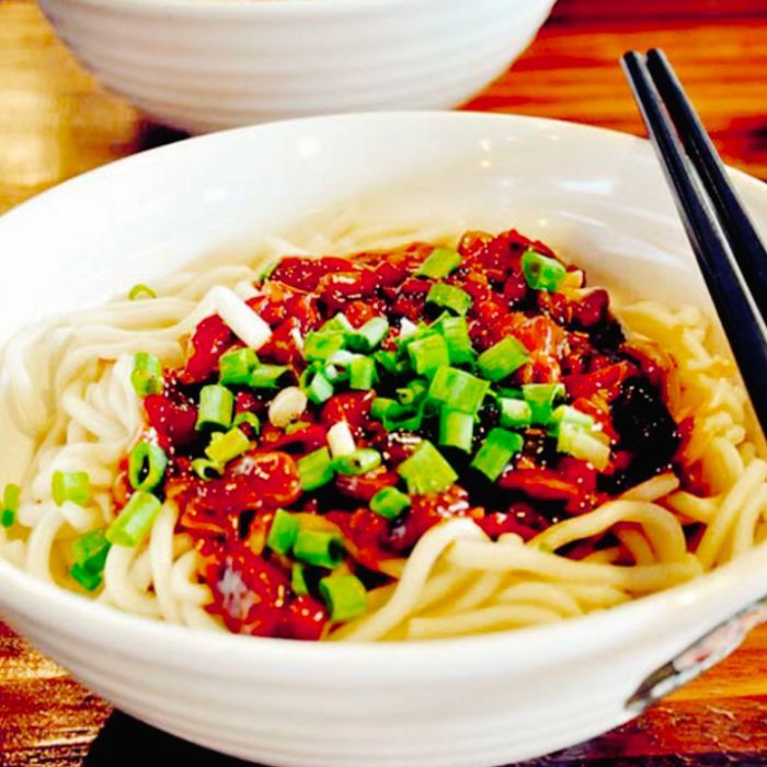 炸酱面 Noodles With Pork Soy Bean Paste & Vegetables 