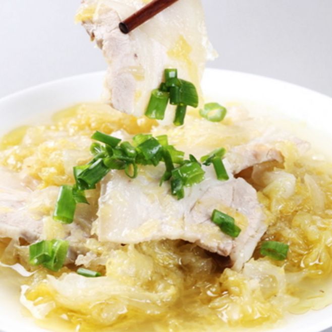 五花肉炖酸菜粉条 Slow Cooked Pork Belly with Pickled Cabbage & Vermicelli ⭐
