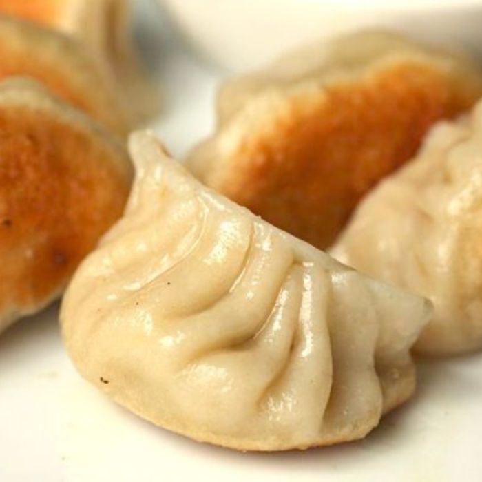Pan Fried Pork Dumpling (6 Pieces) 猪肉锅贴