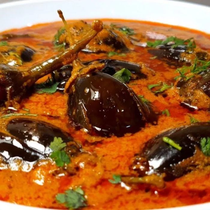 Baingan Aur Mirchi Ka Salan