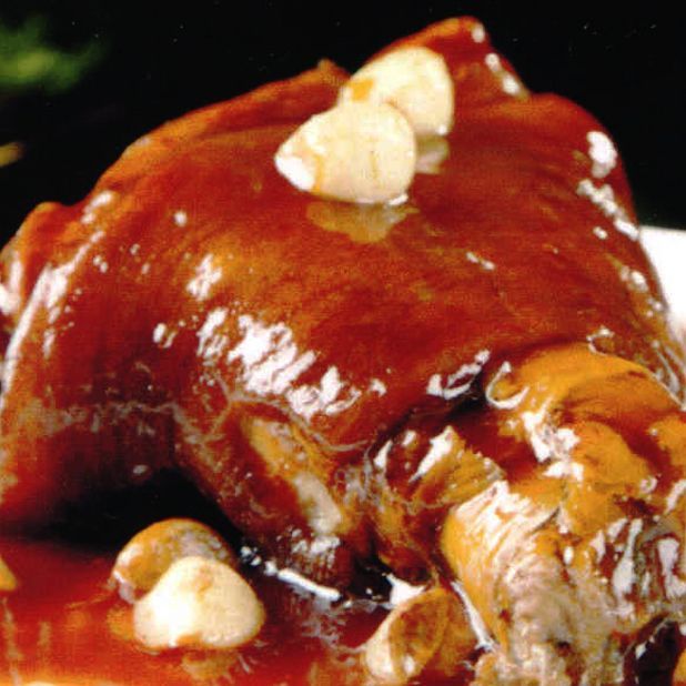 扒全肘 Braised Whole Pork Hock 