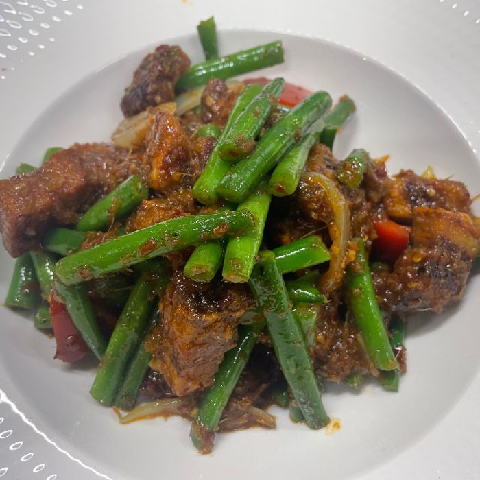 Pad Prik Khing Crispy Pork (HOT) ผัดพริกขิงหมูกรอบ