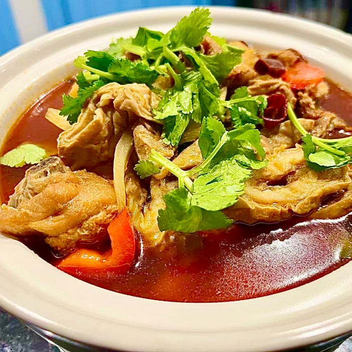 Spicy Braised Chicken & Intestines Hotpot 肥肠鸡公煲